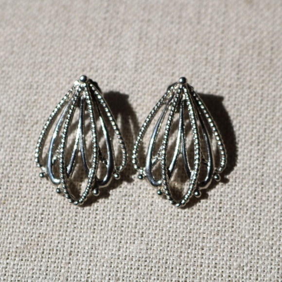 VINTAGE Silver Shell  (Pierced) - Picture 2 of 5